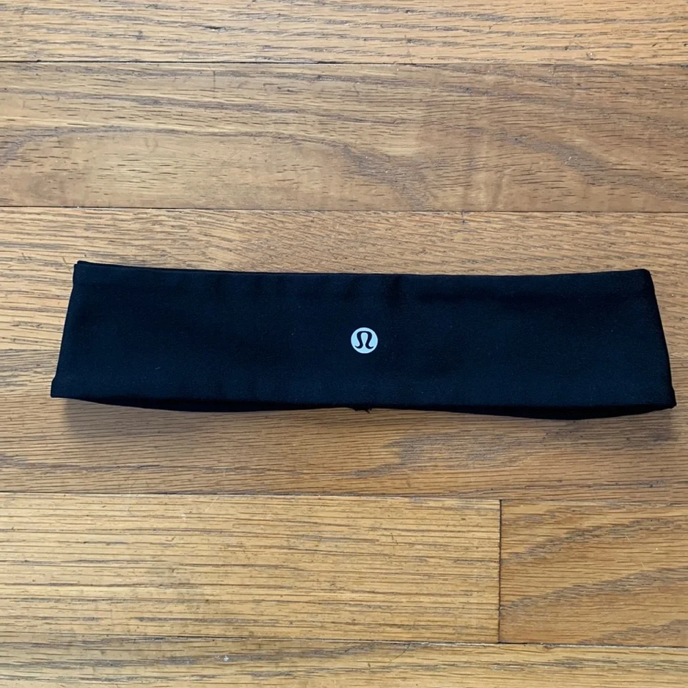 🧘🏻‍♀️Lululemon black fly-away tamer headband.